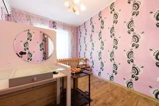Гостевой дом Guest House on Kaldaiakova 38 Алматы Стандартный двухместный номер с 1 кроватью и общей ванной комнатой-9