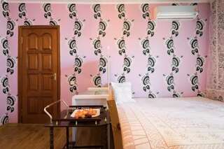 Гостевой дом Guest House on Kaldaiakova 38 Алматы Стандартный двухместный номер с 1 кроватью и общей ванной комнатой-6